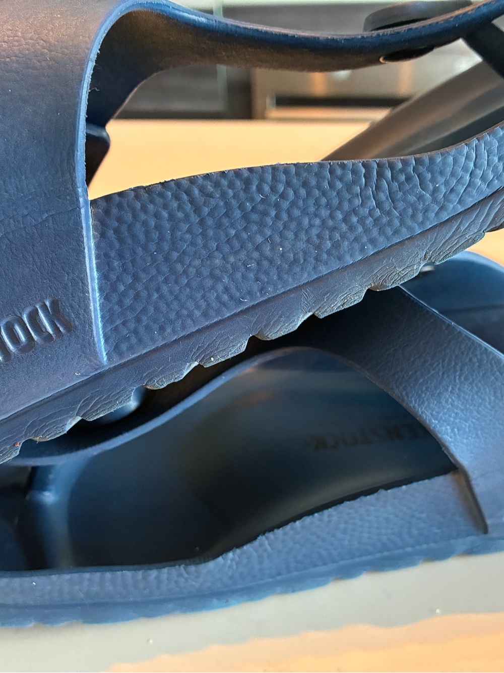 Blue Birkenstock Gizeh sandals are made from lightweight, waterproof EVA - Picture 3 of 7
